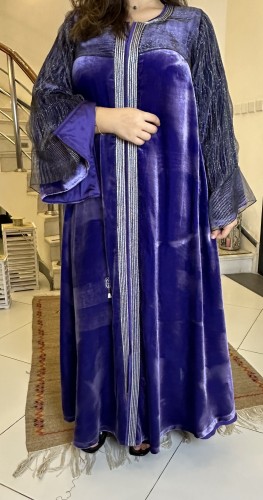 جلابيه مخمل فرنسي باللون الموف مجمله بالشيفون المز...