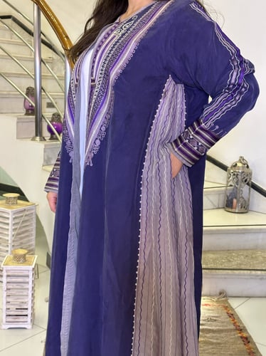 عباية حرير مغسول بتطريز أمامي (موف) #114