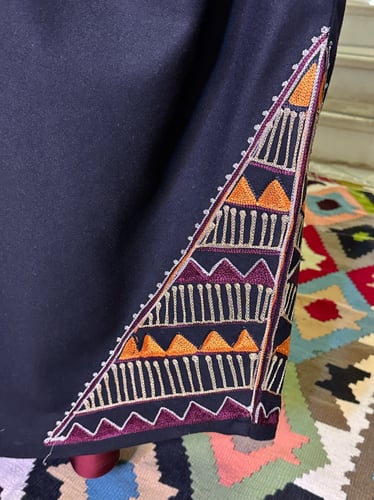 Aw 001. دقلة يوم التأسيس أسود وعنابي #75