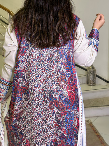 جلابية كريب بتطريز أمامي وكشمير خلفي أزرق #106