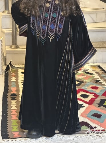 جلابيه اطفال بسن الثالثه مخمل اسود