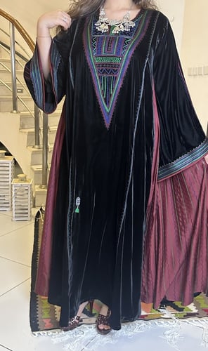 جلابيه من المخمل الاسود مع الحرير