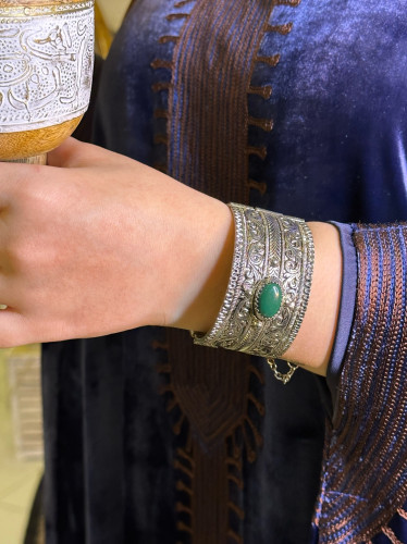 سوار فضي عريض مزيّن بالأحجار #3