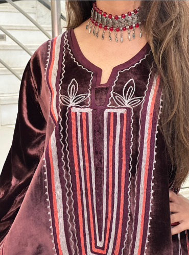 جلابية مخمل شتوي بتطريز أمامي #34