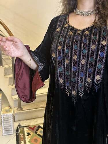جلابيه من المخمل الاسود الراقي