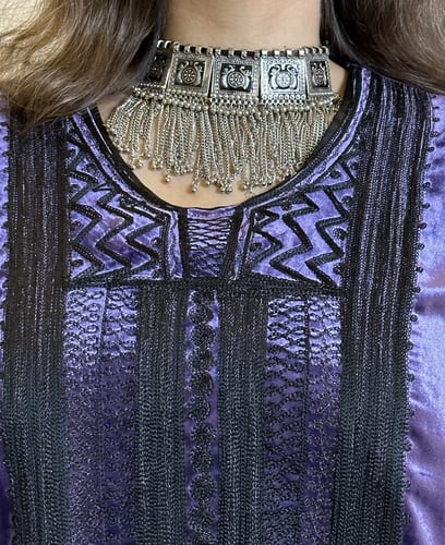 جلابيه من المخمل الفرنسي الناعم باللون الموف والتط...