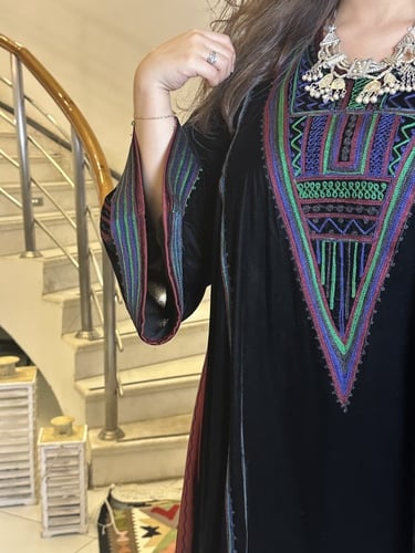 جلابيه من المخمل الاسود مع الحرير