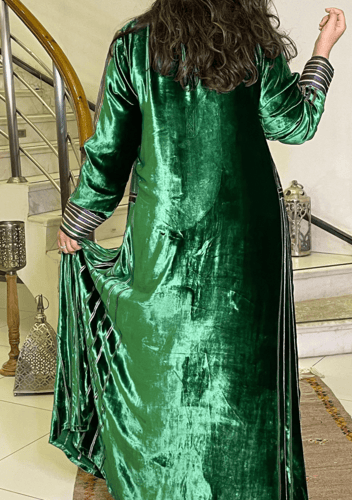 جلابية مخمل شتوي بتطريز أمامي #23