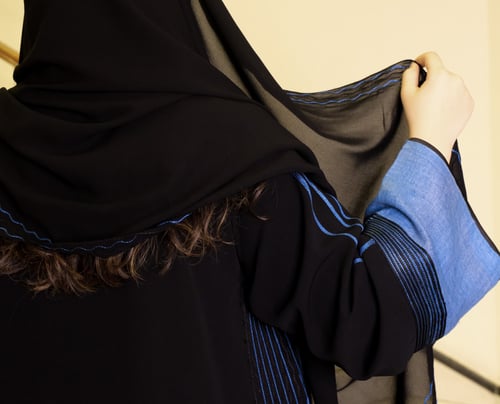 عباية كريب ولينن (أسود وسماوي) #124