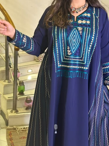 جلابية تطريز أمامي كريب ووحرير كشمير (أزرق) #117