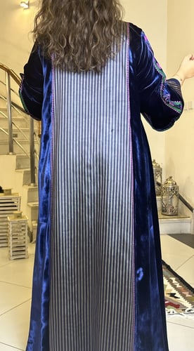 جلابيه من المخمل الفرنسي مجمله بالساتان المقلم #28...