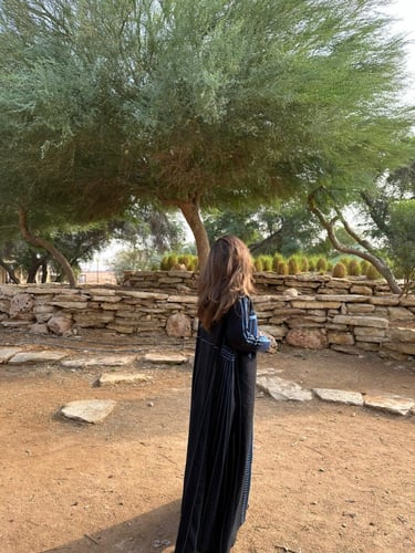 عبايه كوت من الصوف المنقط ببطانه من الحرير الازرق...