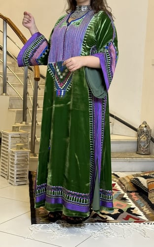 جلابيه شتويه من المخمل الفرنسي الناعم بتطريز كامل...