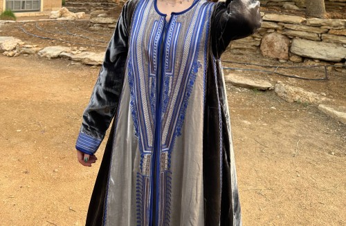 عبايه من المخمل الفرنسي الناعم باللونين الرمادي ال...