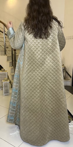 عبايه من السبونج البيج مع ثوب عبايه وطرحه #288