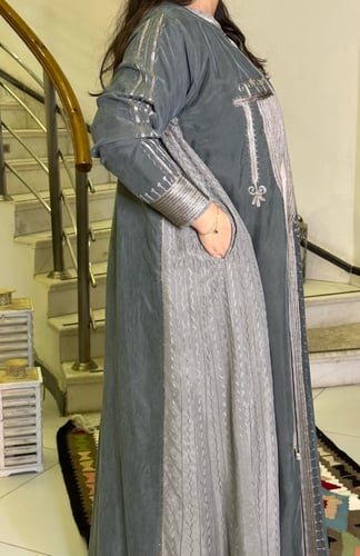 عباية شاموا حرير بتطريز أمامي (رمادي وأخضر فاتح) #...