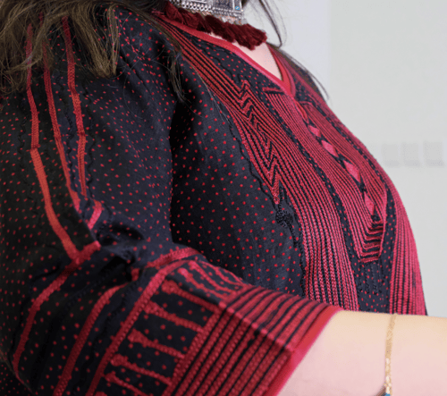 جلابية لينن منقط بتطريز أمامي (أسود وأحمر) #133