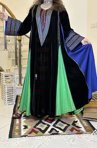 جلابيه انيقه من المخمل الاسود بقصات حرير ملون #239