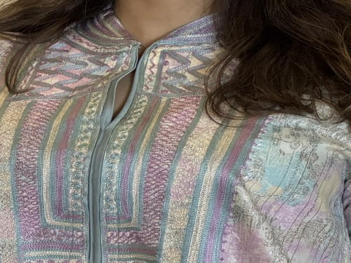 جلابيه من القطن على حرير مجمله بالخيوط الفضيه