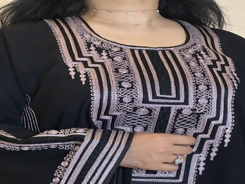 DB015. جلابيه من الكريب الاسود والحرير شيفون المشج...