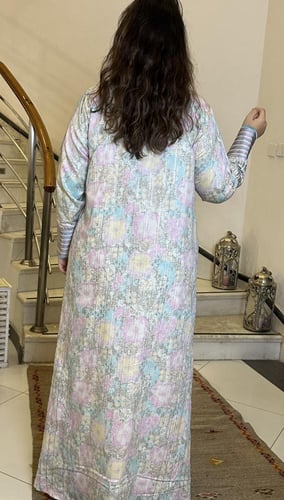جلابيه من القطن على حرير مجمله بالخيوط الفضيه