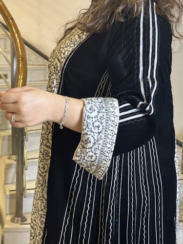 جلابيه من المخمل الاسود مع الكشمير المطرز #278