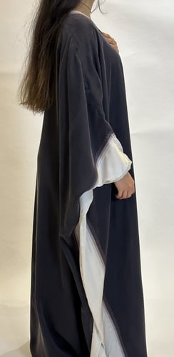 جلابيه من الحرير المغسول باللون الليلكي والرمادي