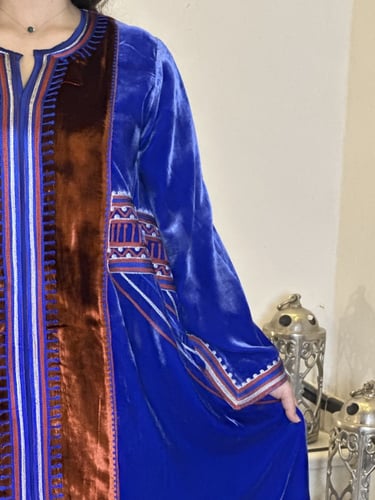 جلابيه من المخمل الفرنسي باللونين الازرق والاورانج...