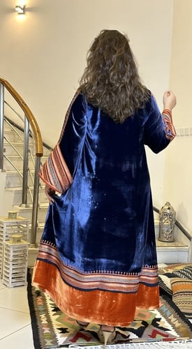 جلابيه شتويه من المخمل الناعم باللون الكحلي والاور...