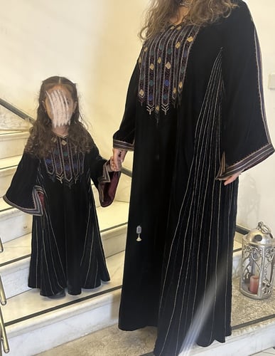 جلابيه اطفال بسن الثالثه مخمل اسود