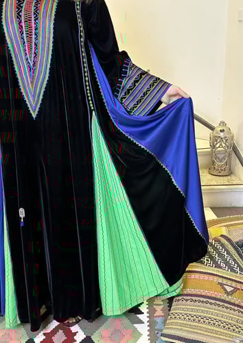 جلابيه انيقه من المخمل الاسود بقصات حرير ملون #239