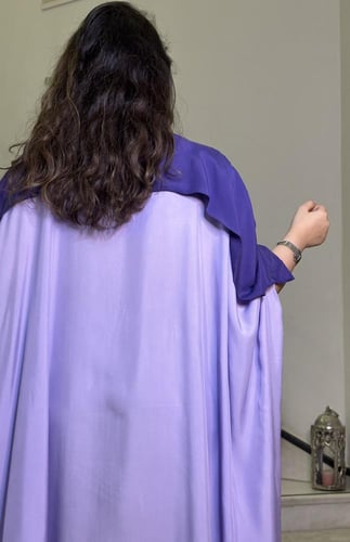 جلابيه من الحرير المغسول باللون الموف الغامق والفا...