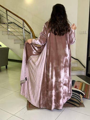 عباية شتوية مخمل فرنسي بتطريز أمامي وثوب العباية #...