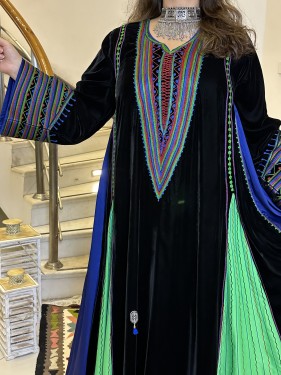 جلابيه انيقه من المخمل الاسود بقصات حرير ملون #239