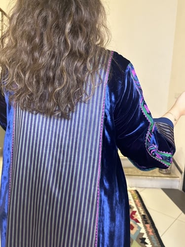 جلابيه من المخمل الفرنسي مجمله بالساتان المقلم #28...