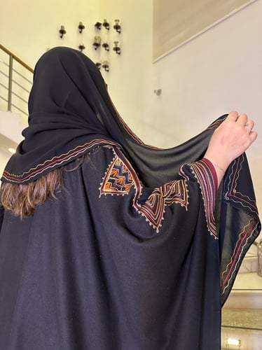 Aw 001. دقلة يوم التأسيس أسود وعنابي #75