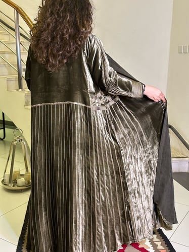 عباية زيتي شامواه بتطريز أمامي مع ثوب عباية #85