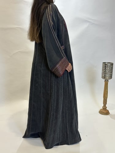 عبايه من الحرير المغسول الاسود الباهت مع الطرحه