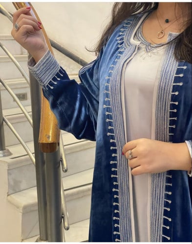 عباءة مخمل مع ثوب داخلي و طرحة #11