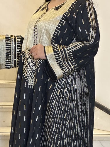 جلابيه لينين اسود مطرزهه ومشكوكه