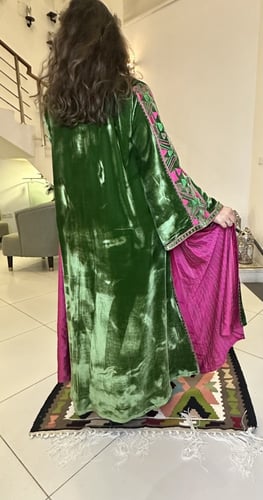 جلابيه من المخمل الفرنسي الناعم مع الحرير