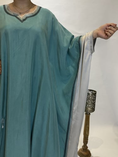 DS002. جلابية بالتطريز الناعم