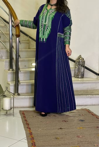 جلابية كريب بتطريز أمامي (نيلي وأخضر) #98