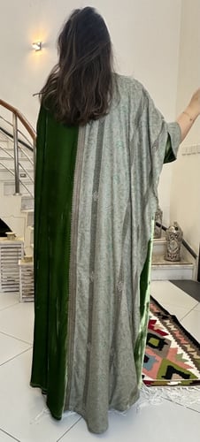 جلابيه من المخمل الفرنسي الناعم مجمل بقطعه من الكش...