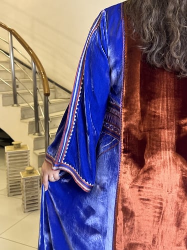 جلابيه من المخمل الفرنسي باللونين الازرق والاورانج...