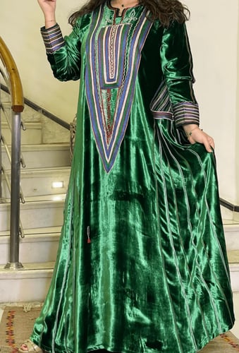 جلابية مخمل شتوي بتطريز أمامي #23