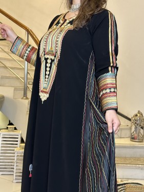 جلابيه من الكريب الاسود والحرير بالتطريز التقليدي