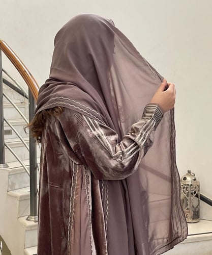 عباءة مخمل مع ثوب داخلي وطرحة #15