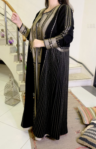 عباية كريب بتطريز أمامي (أسود) #125