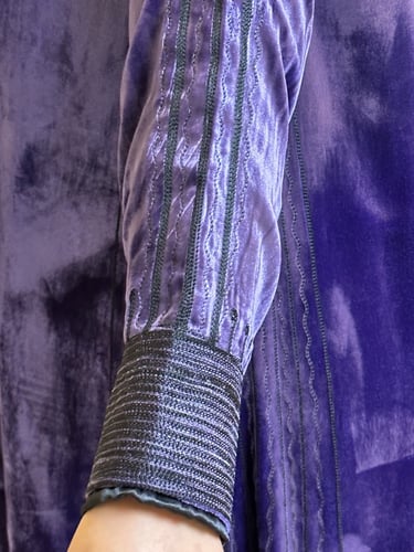 جلابيه مخمل فرنسي ناعم باللون الموف والتطريز الاسو...